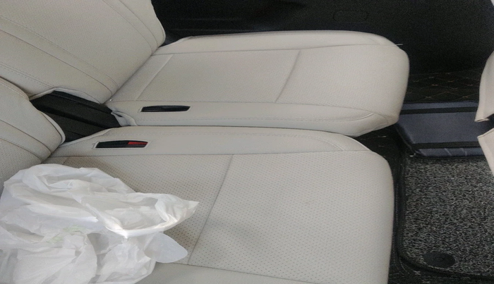 2022 Mahindra XUV700 AX 5 D AT 7 STR, Diesel, Automatic, 52,813 km, interior