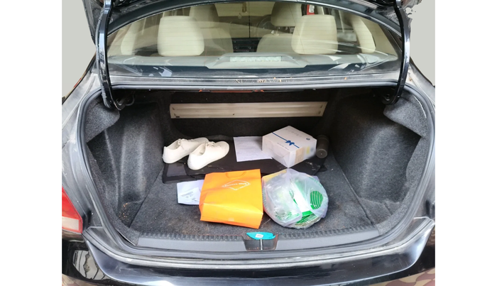 2012 Volkswagen Vento HIGHLINE DIESEL 1.6, Diesel, Manual, 1,10,311 km, exterior