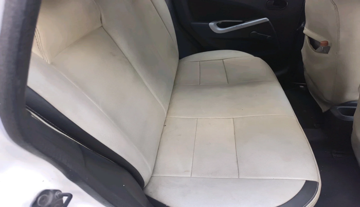 2010 Ford Figo TITANIUM 1.4 DIESEL, Diesel, Manual, 1,40,742 km, interior