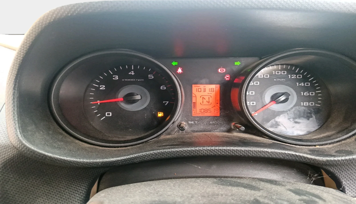 2016 Mahindra TUV300 T4 PLUS, Diesel, Manual, 1,08,519 km, interior