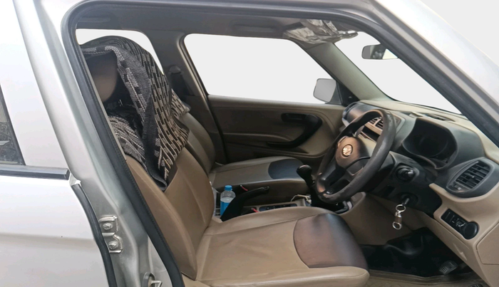 2016 Mahindra TUV300 T4 PLUS, Diesel, Manual, 1,08,519 km, interior