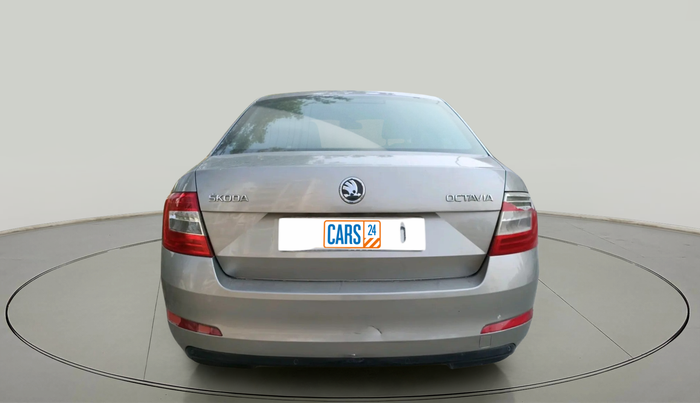 2013 Skoda Octavia AMBITION 2.0 TDI AT, Diesel, Automatic, 1,88,156 km, exterior