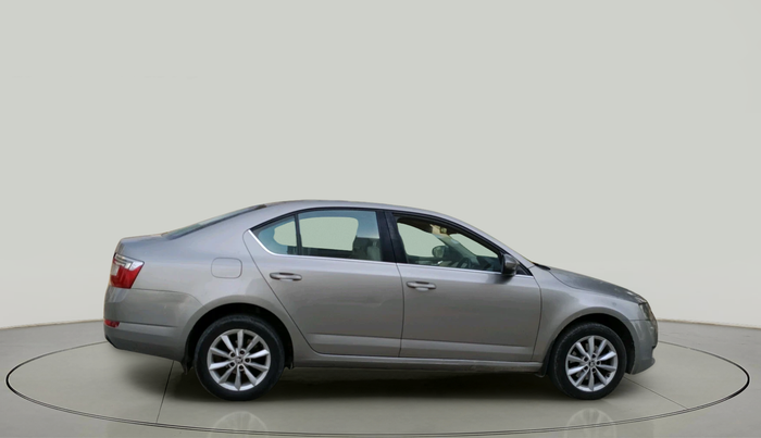 2013 Skoda Octavia AMBITION 2.0 TDI AT, Diesel, Automatic, 1,88,156 km, exterior