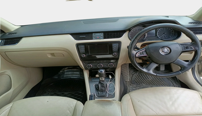 2013 Skoda Octavia AMBITION 2.0 TDI AT, Diesel, Automatic, 1,88,156 km, interior