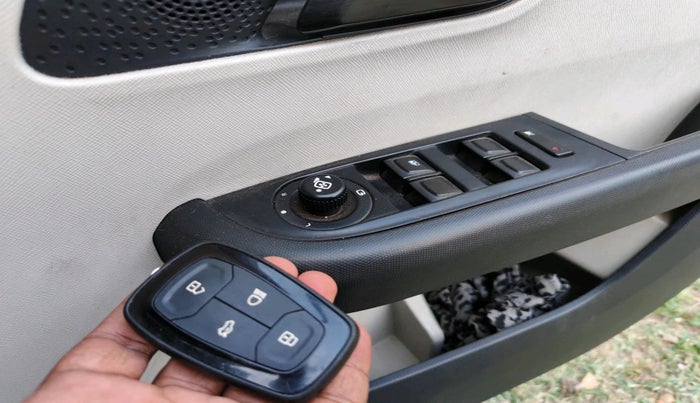 2021 Tata ALTROZ XT PETROL, Petrol, Manual, 73,992 km, interior