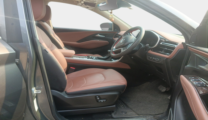 2023 MG HECTOR PLUS SAVVY PRO 1.5 TURBO CVT 7 STR, Petrol, Automatic, 23,600 km, interior