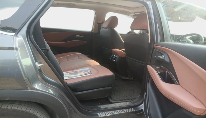 2023 MG HECTOR PLUS SAVVY PRO 1.5 TURBO CVT 7 STR, Petrol, Automatic, 23,600 km, interior