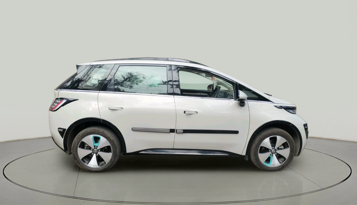 2024 MG Windsor EV Essence, Electric, Automatic, 25,910 km, exterior