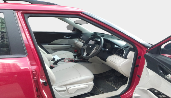 2023 Mahindra XUV300 W8 (O) 1.5 DIESEL AMT, Diesel, Automatic, 63,461 km, interior