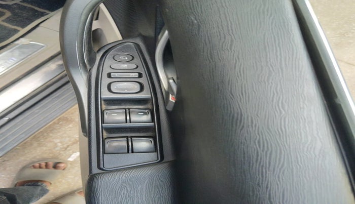 2016 Mahindra XUV500 W10, Diesel, Manual, 1,19,080 km, interior