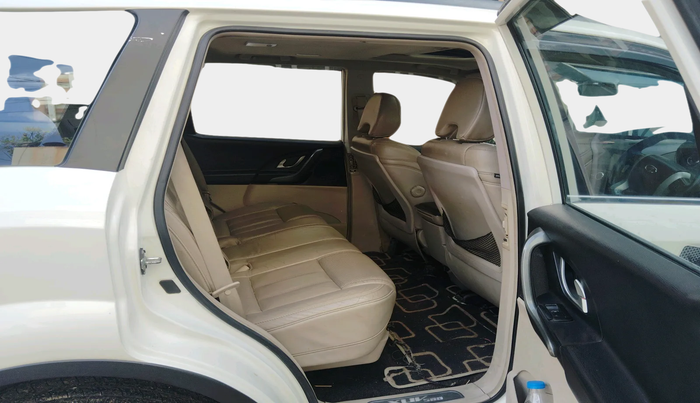 2016 Mahindra XUV500 W10, Diesel, Manual, 1,19,080 km, interior