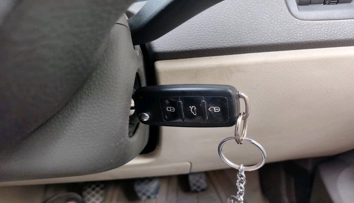 2014 Volkswagen Vento HIGHLINE DIESEL 1.6, Diesel, Manual, 93,827 km, interior