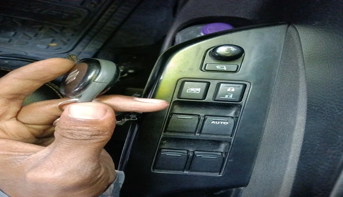 2016 Maruti Swift VXI O, Petrol, Manual, 66,465 km, interior