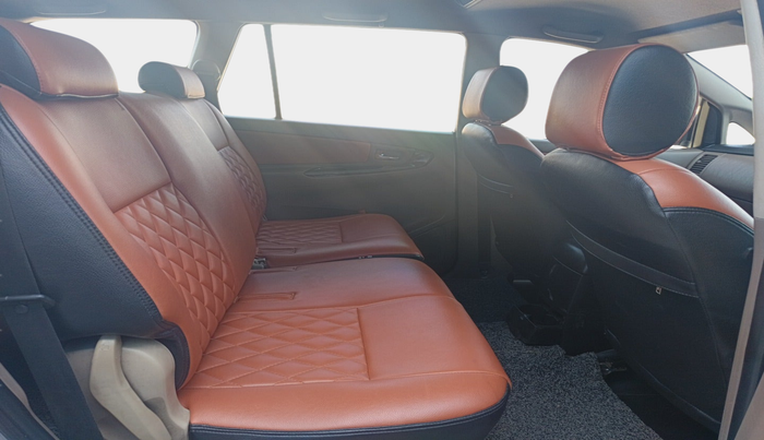 2015 Toyota Innova 2.5 VX 8 STR, Diesel, Manual, 2,01,297 km, interior
