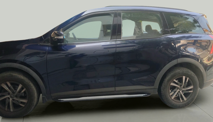 2022 Mahindra XUV700 AX 5 D MT 5 STR, Diesel, Manual, 27,709 km, exterior