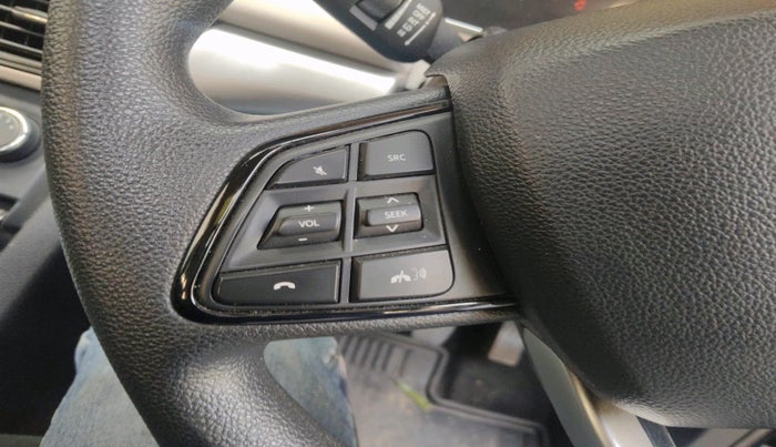 2022 Mahindra XUV700 AX 5 D MT 5 STR, Diesel, Manual, 27,709 km, interior