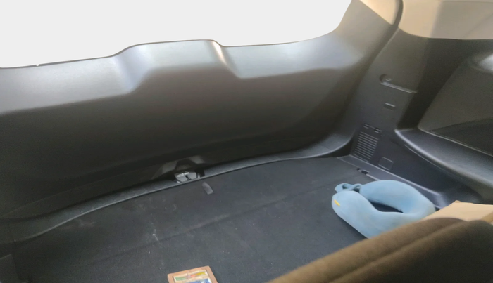 2022 Mahindra XUV700 AX 5 D MT 5 STR, Diesel, Manual, 27,709 km, interior