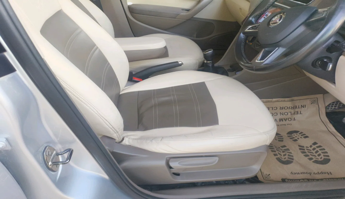 2015 Skoda Rapid AMBITION 1.5 TDI, Diesel, Manual, 1,32,649 km, interior