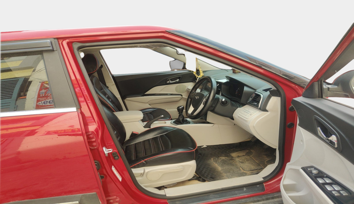 2019 Mahindra XUV300 W8 (O) 1.2 PETROL, Petrol, Manual, 26,033 km, interior