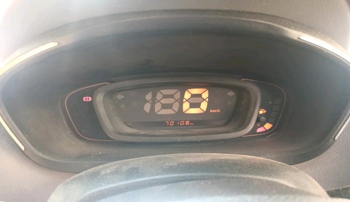 2018 Renault Kwid RXT 1.0 (O), Petrol, Manual, 3,00,000 km, interior