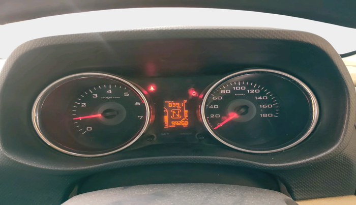 2018 Mahindra TUV300 T10, Diesel, Manual, 99,268 km, interior