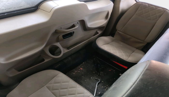 2018 Mahindra TUV300 T10, Diesel, Manual, 99,268 km, interior