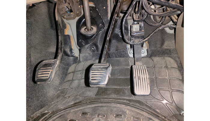 2018 Mahindra TUV300 T10, Diesel, Manual, 99,268 km, interior