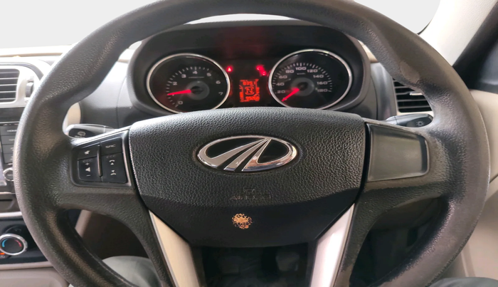 2018 Mahindra TUV300 T10, Diesel, Manual, 99,268 km, interior