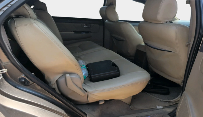 2012 Toyota Fortuner 3.0 4X4 MT, Diesel, Manual, 1,71,838 km, interior