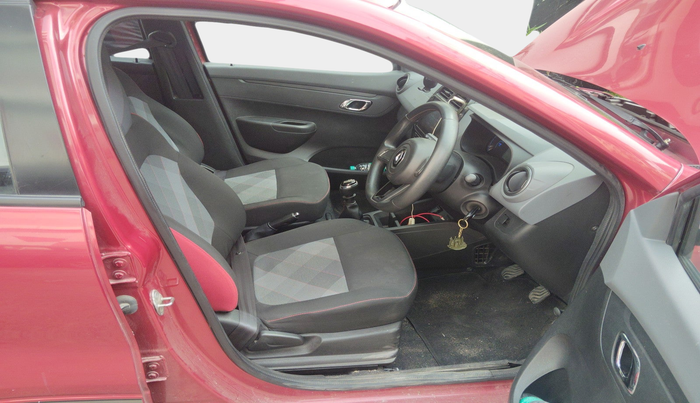 2020 Renault Kwid RXT 1.0 (O), Petrol, Manual, 24,098 km, interior