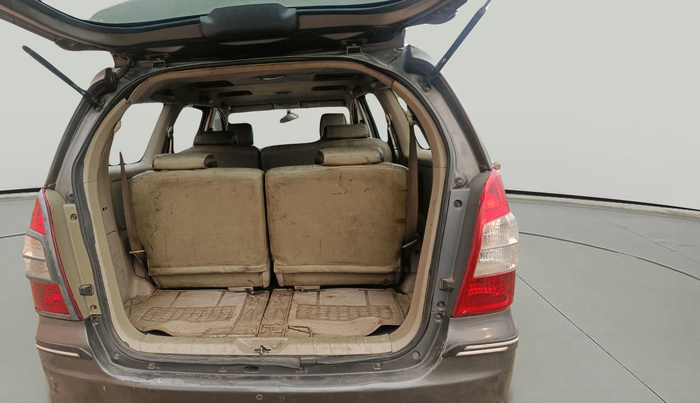 2012 Toyota Innova 2.5 G 8 STR, Diesel, Manual, 2,15,985 km, exterior