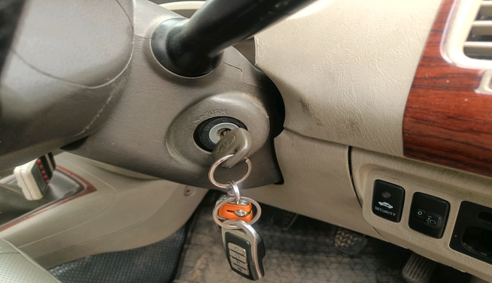 2012 Toyota Innova 2.5 G 8 STR, Diesel, Manual, 2,15,985 km, interior