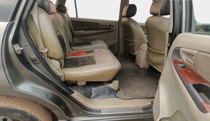 2012 Toyota Innova 2.5 G 8 STR, Diesel, Manual, 2,15,985 km, interior