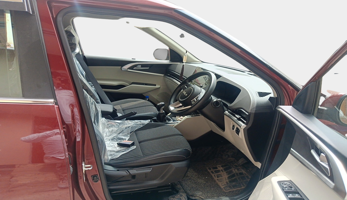 2023 KIA CARENS PRESTIGE PLUS 1.5 PETROL IMT 7 STR, Petrol, Manual, 4,175 km, interior