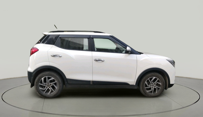 2022 Mahindra XUV300 W8 (O) 1.2 PETROL AMT, Petrol, Automatic, 37,000 km, exterior