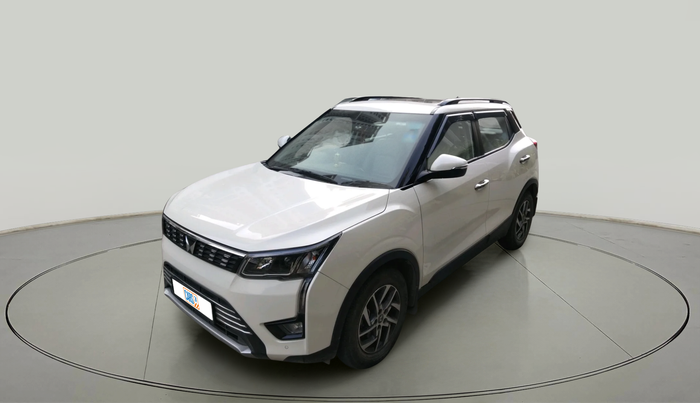 2022 Mahindra XUV300 W8 (O) 1.2 PETROL AMT, Petrol, Automatic, 37,000 km, exterior