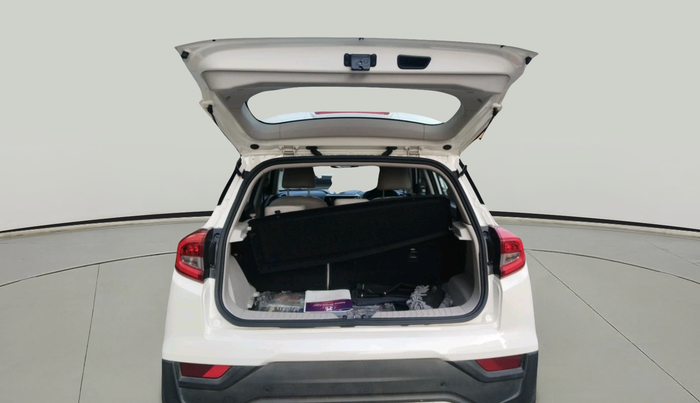 2022 Mahindra XUV300 W8 (O) 1.2 PETROL AMT, Petrol, Automatic, 37,000 km, exterior