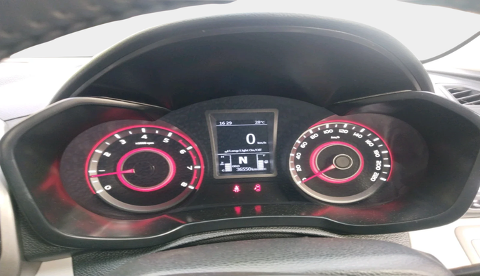 2022 Mahindra XUV300 W8 (O) 1.2 PETROL AMT, Petrol, Automatic, 37,000 km, interior