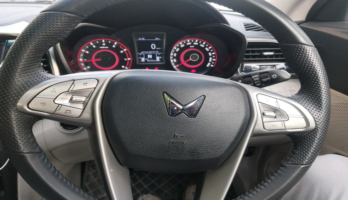 2022 Mahindra XUV300 W8 (O) 1.2 PETROL AMT, Petrol, Automatic, 37,000 km, interior