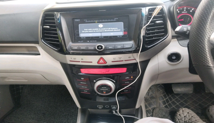 2022 Mahindra XUV300 W8 (O) 1.2 PETROL AMT, Petrol, Automatic, 37,000 km, interior