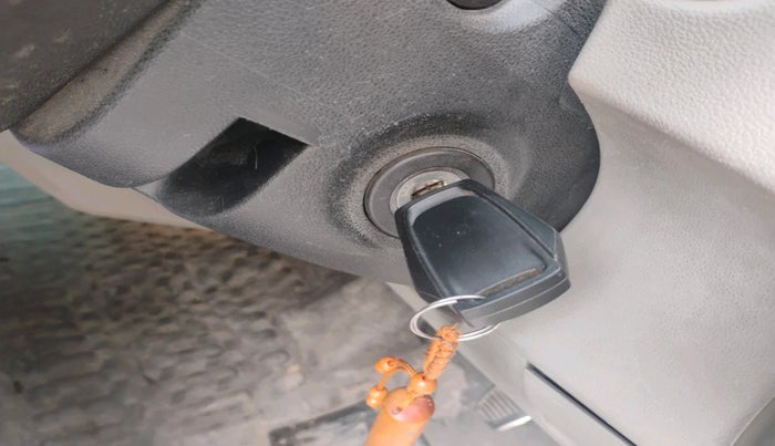 2016 Mahindra Kuv100 K8 6 STR, Petrol, Manual, 82,618 km, interior