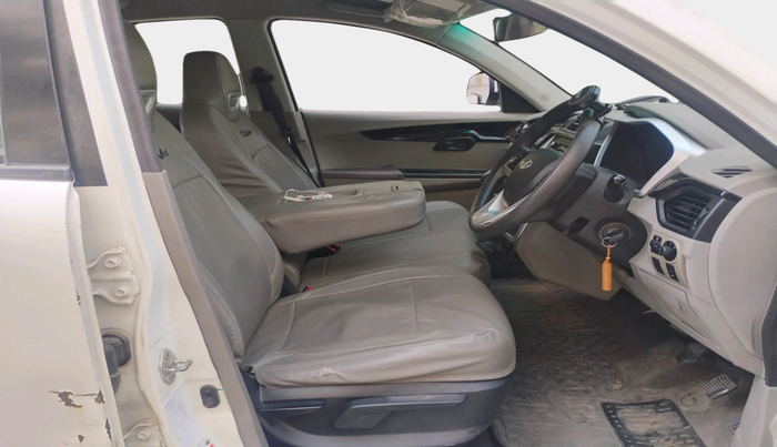 2016 Mahindra Kuv100 K8 6 STR, Petrol, Manual, 82,618 km, interior