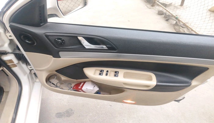 2010 Skoda Laura ELEGANCE 2.0 TDI CR AT, Diesel, Automatic, 99,556 km, interior