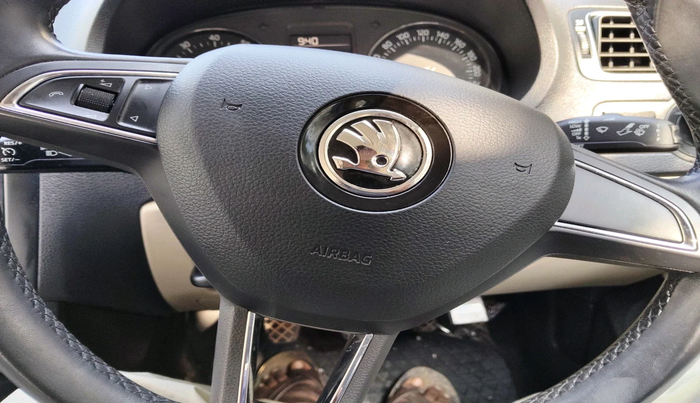 2017 Skoda Rapid AMBITION 1.6 MPI MT, Petrol, Manual, 43,732 km, interior