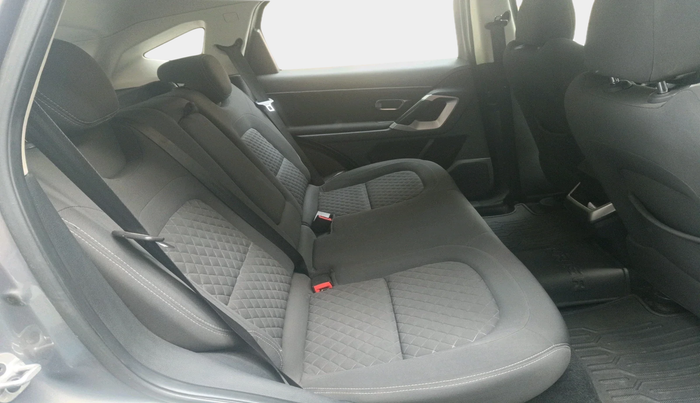 2019 Tata Harrier XT 2.0L KRYOTEC, Diesel, Manual, 59,230 km, interior