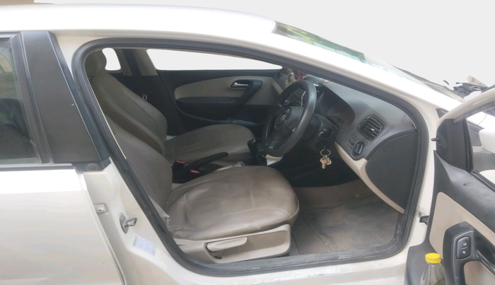 2010 Volkswagen Polo COMFORTLINE 1.2L PETROL, Petrol, Manual, 1,17,173 km, interior