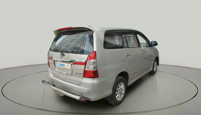 2014 Toyota Innova 2.5 VX 7 STR, Diesel, Manual, 1,44,797 km, exterior