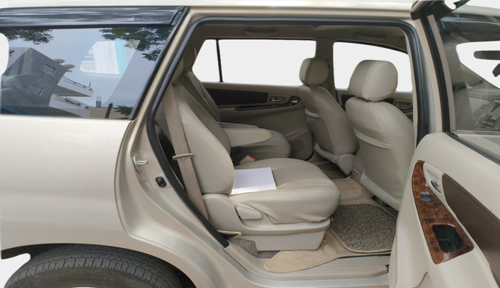2014 Toyota Innova 2.5 VX 7 STR, Diesel, Manual, 1,44,797 km, interior