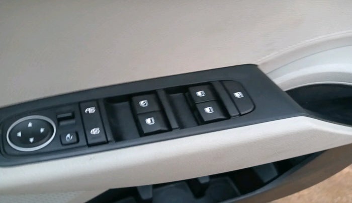 2022 KIA CARENS PRESTIGE 1.4 PETROL 7 STR, Petrol, Manual, 35,000 km, interior