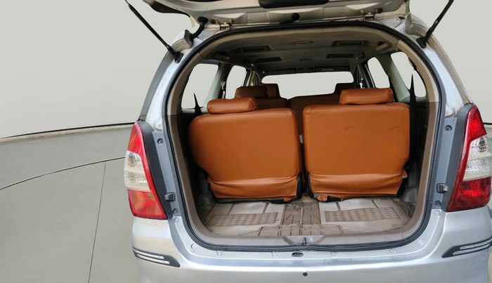 2015 Toyota Innova 2.5 GX 8 STR, Diesel, Manual, 2,57,785 km, exterior